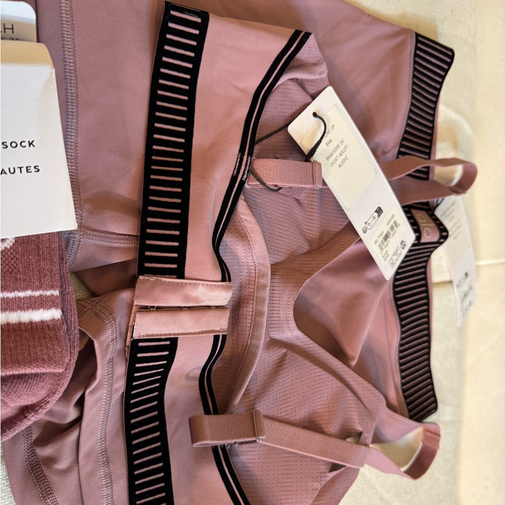 ALO Yoga Mauve Bra and biker shorts set - Picture 3 of 5